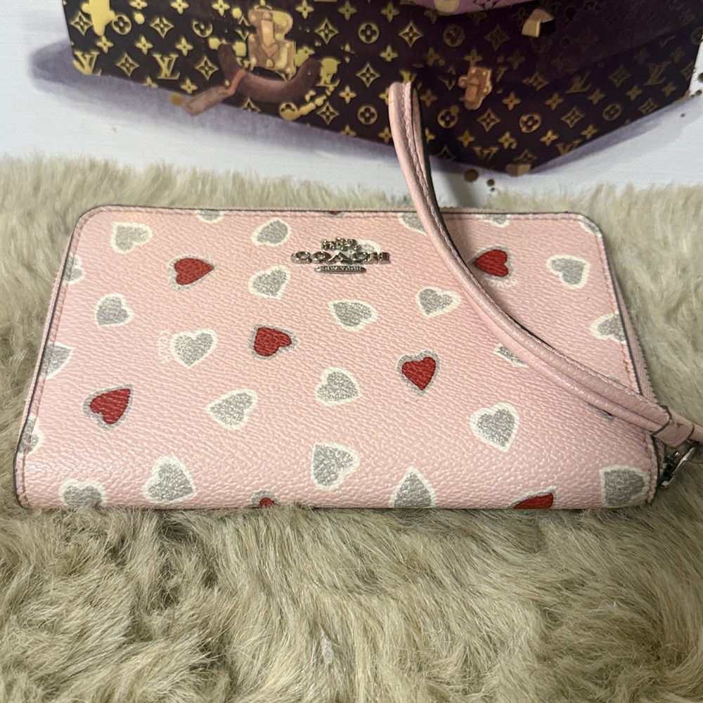 COACH Small Wristlet Clutch Leather With Heart Print Grey Pink Rare - Picture 8 of 8